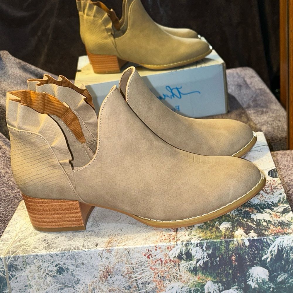 Stylish Tan Ankle Boots for Women